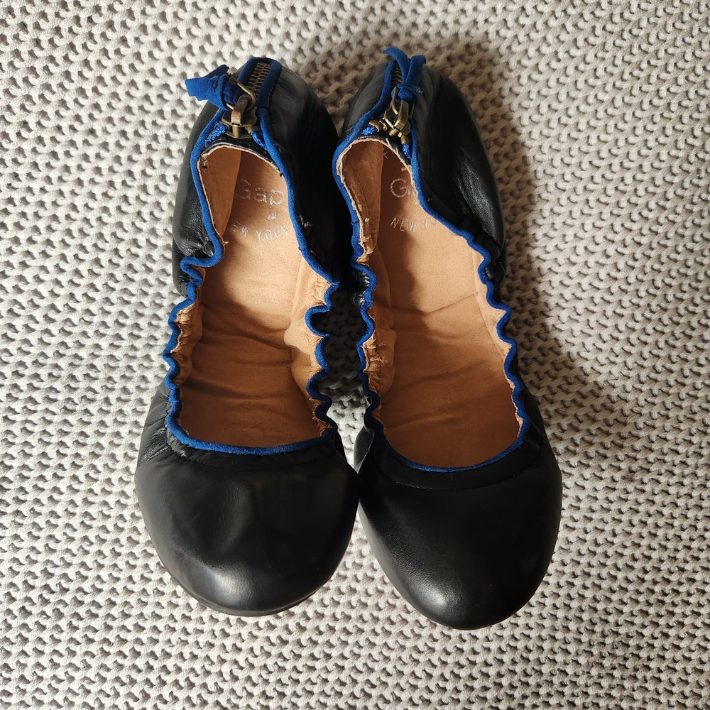 Gap Women's Black and Blue Ballet Flats